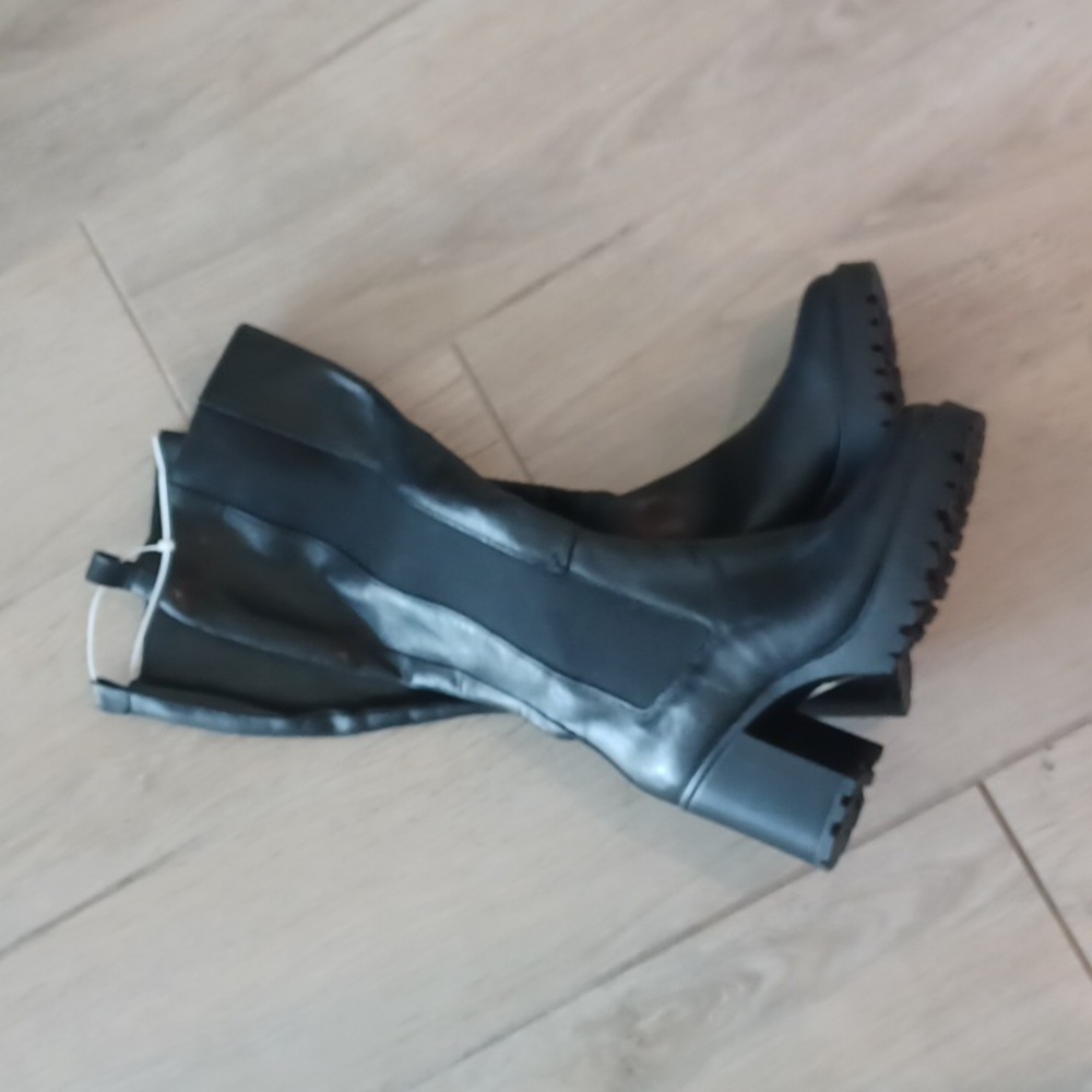 Steve Madden Women's Deegan Fashion Lug Sole Knee High Leather Heeled Boot NEW